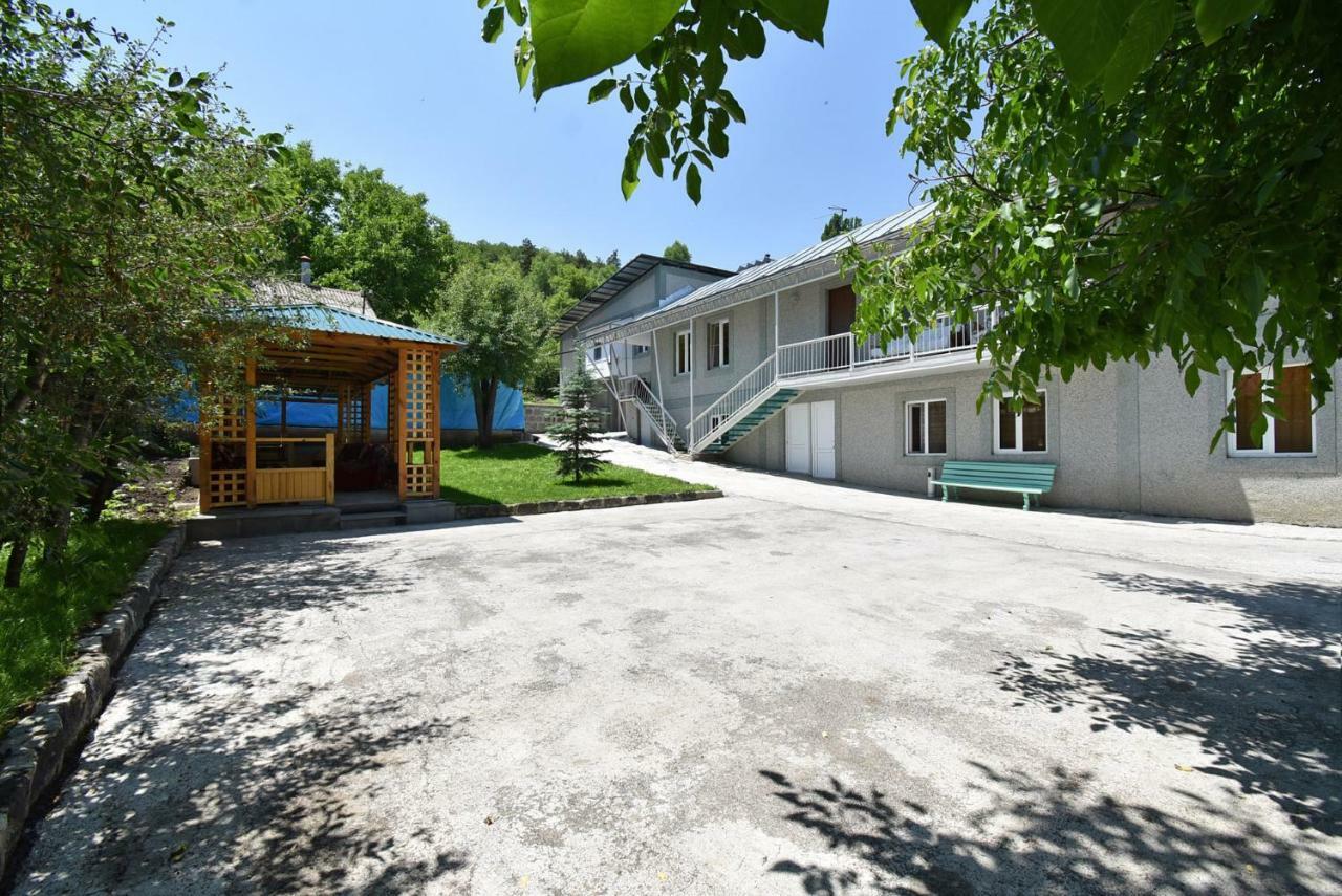 Guest House Arsan تساجكادزور المظهر الخارجي الصورة